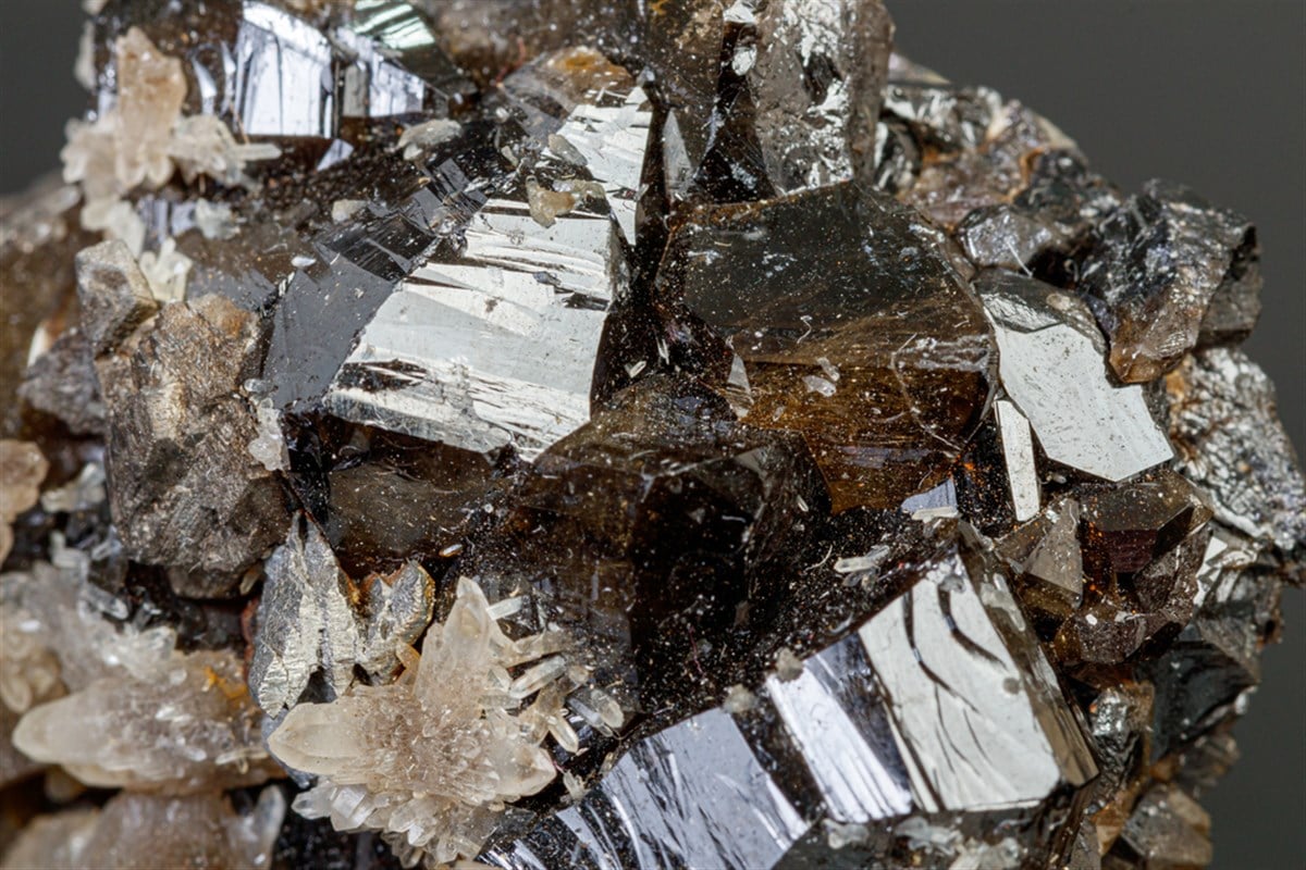 USA Rare Earth continues to make progress on its mine-to-magnet rare-earth ambitions, posting solid financials as it waits for a massive acquisition to close...