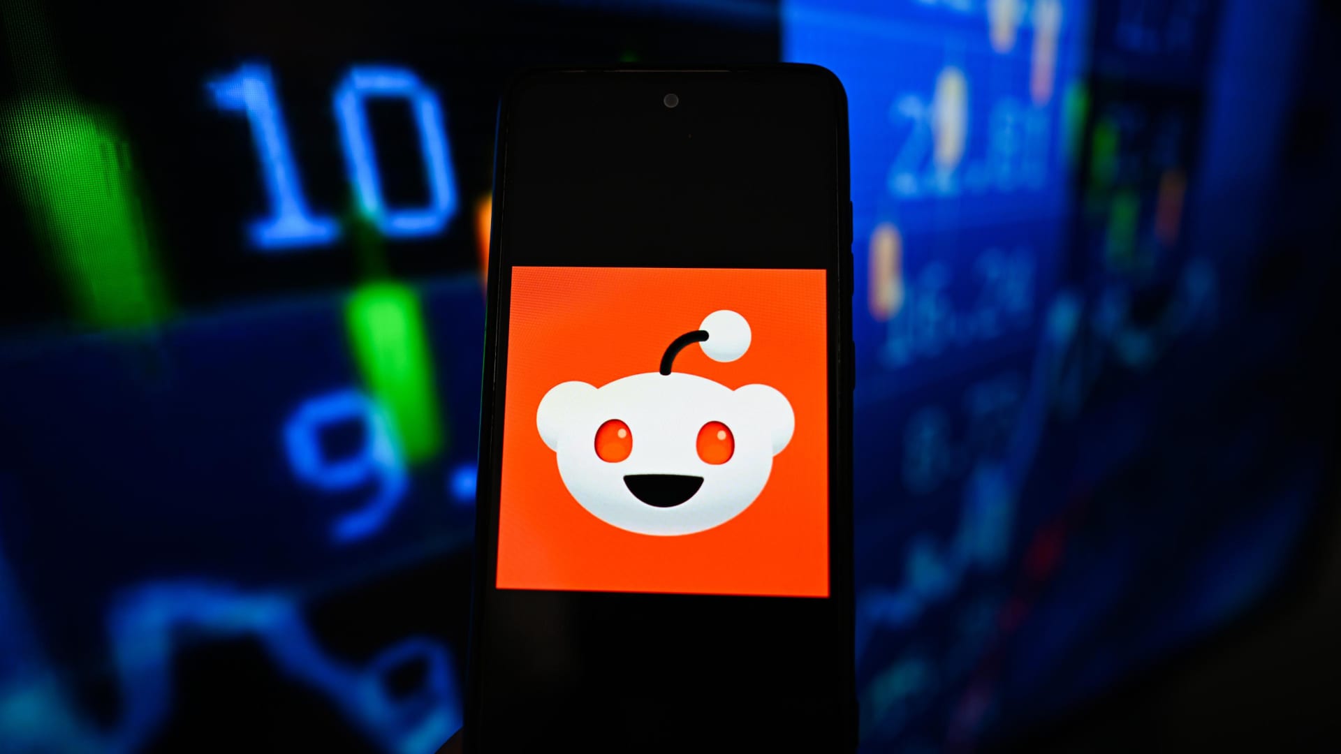 Reddit shares fell after Meta released a standalone app for Facebook Groups called Forum.