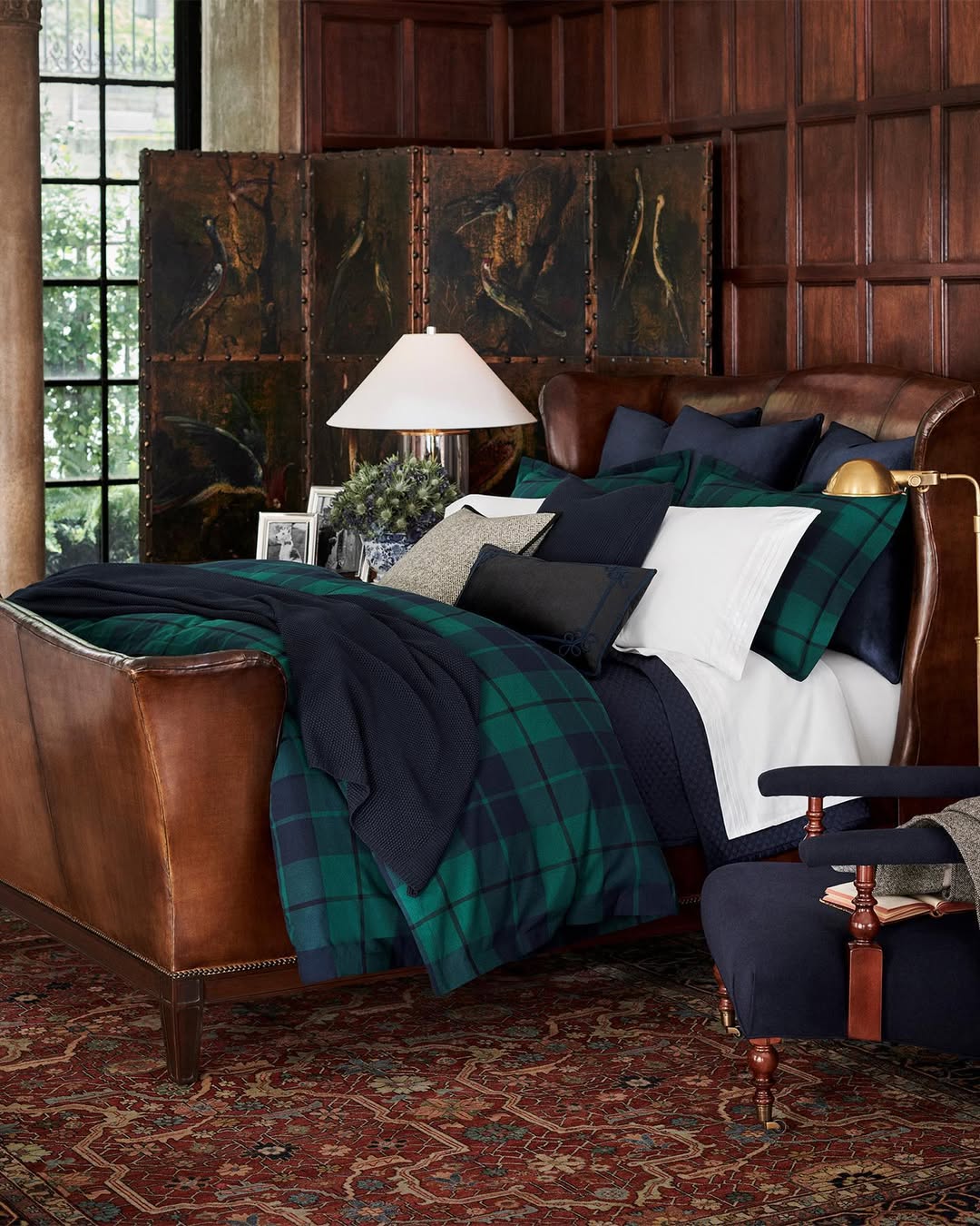 Plaid is the pattern that doesn’t try. It walks into a room already knowing what it is, settling onto a bed like it has always been there. These 29 plaid bedding ideas lean into that quiet confidence, mixing tartan with linen, ticking stripe with floral, clas…