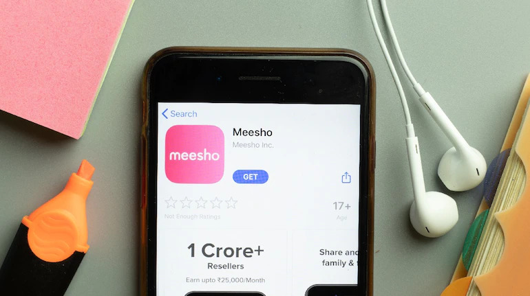 Meesho’s latest earnings call reveals how AI is becoming central to its ecommerce, logistics, and advertising strategy.
The post Q4FY26: Meesho uses voice AI Vaani to expand in rural India, eyes future ad price hikes appeared first on MEDIANAMA.