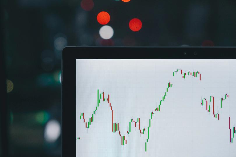 A new report shows Hyperliquid is rapidly expanding beyond crypto into pre-IPO markets, prediction contracts, and 24/7 asset trading, putting Wall Street giants on high alert.