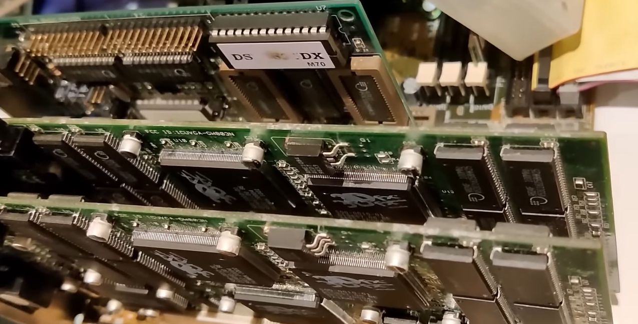 Recently [Bits und Bolts] stumbled over a pair of Dragon 3000 branded 3dfx Voodoo 2 cards in his unfixed cards pile, and decided that the best course of action was to not only fix them, but also ru…