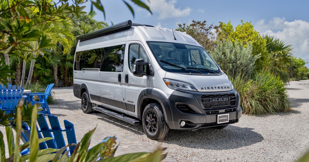When Airstream launched the Rangeline as its most affordable camper van in 2022, it laid it out in standard European style with a rear fold-away bed and front dinette – safe, proven and comfortable territory. With the all-new 21PL, it moves into a more experi…