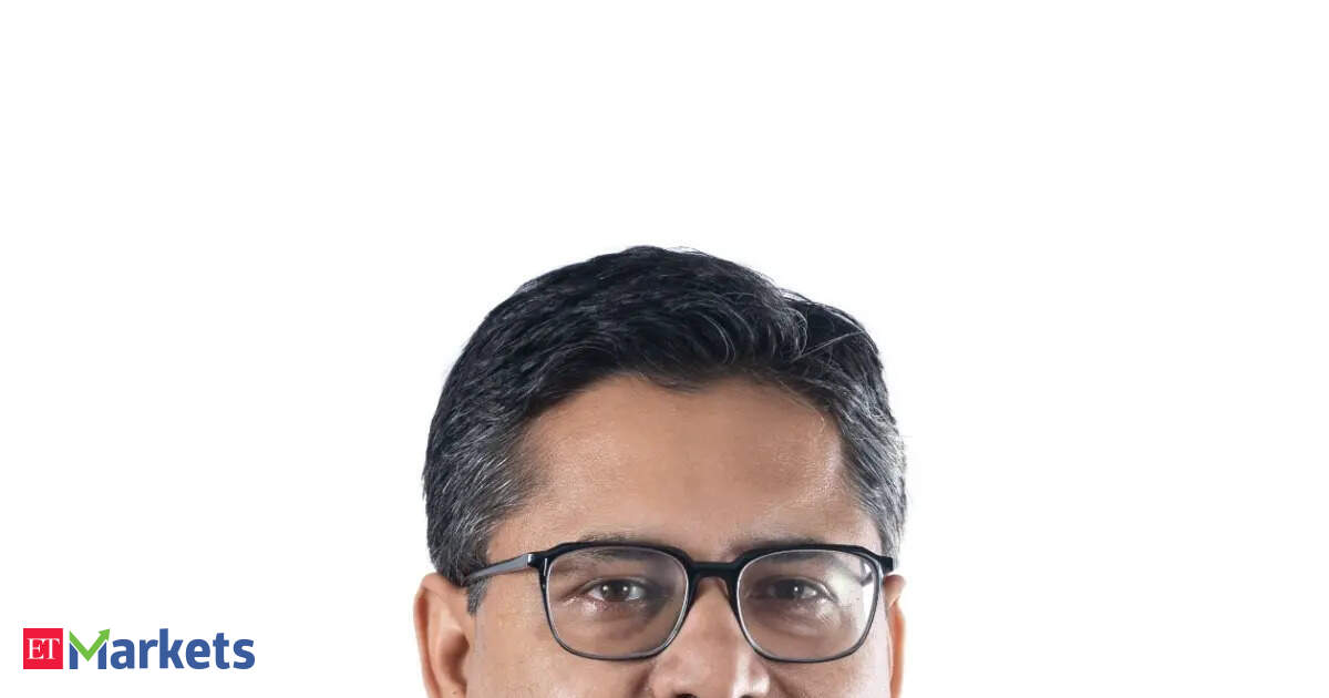 Anupam Tiwari of Groww Mutual Fund warns of a potential oil shock. He believes a multicap strategy combined with bottom-up investing is suitable for current market conditions. Valuations in mid and small caps have improved, making active stock picking more vi…