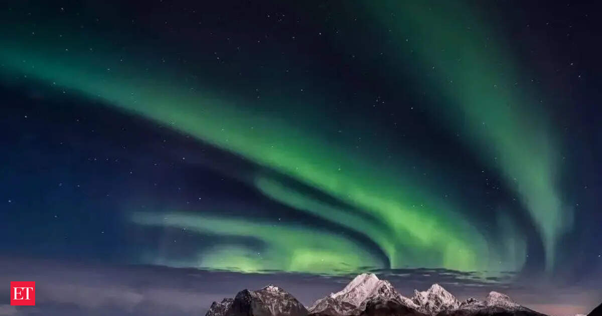 Aurora India Time: A powerful solar storm is heading towards Earth, bringing a rare chance to see the Northern Lights in northern India. This event, triggered by a massive solar eruption, could illuminate the skies tonight and tomorrow. High-altitude location…