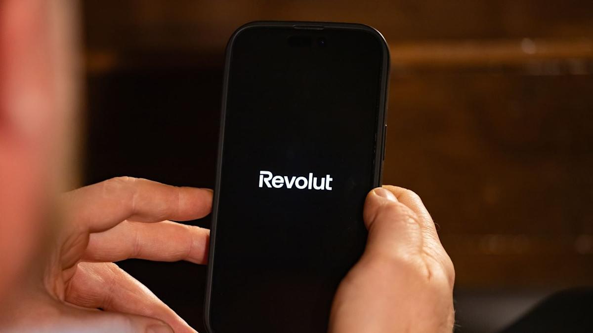 The UK-based fintech is also setting up its western European headquarters in Paris and has applied for a French banking licence.