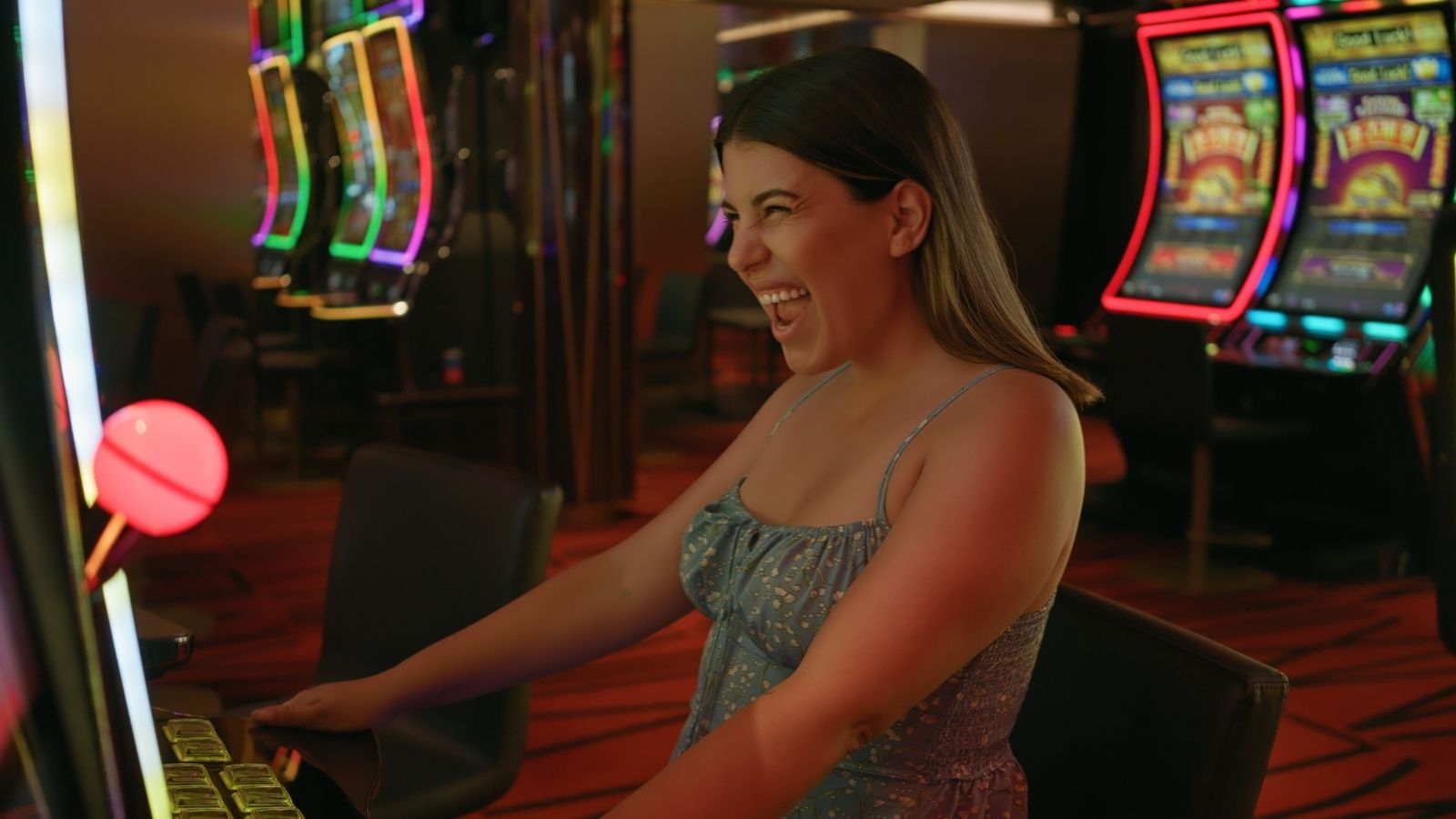 Why didn't the coworker stop the lady from taking the money?
The post Dealer Catches a Woman Stealing His Tips, But Her Motive Leaves the Entire Pit Speechless appeared first on TwistedSifter.